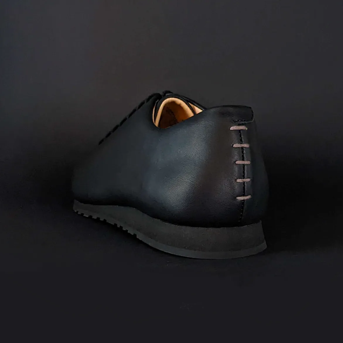 DAS BLACKEST SNEAKER