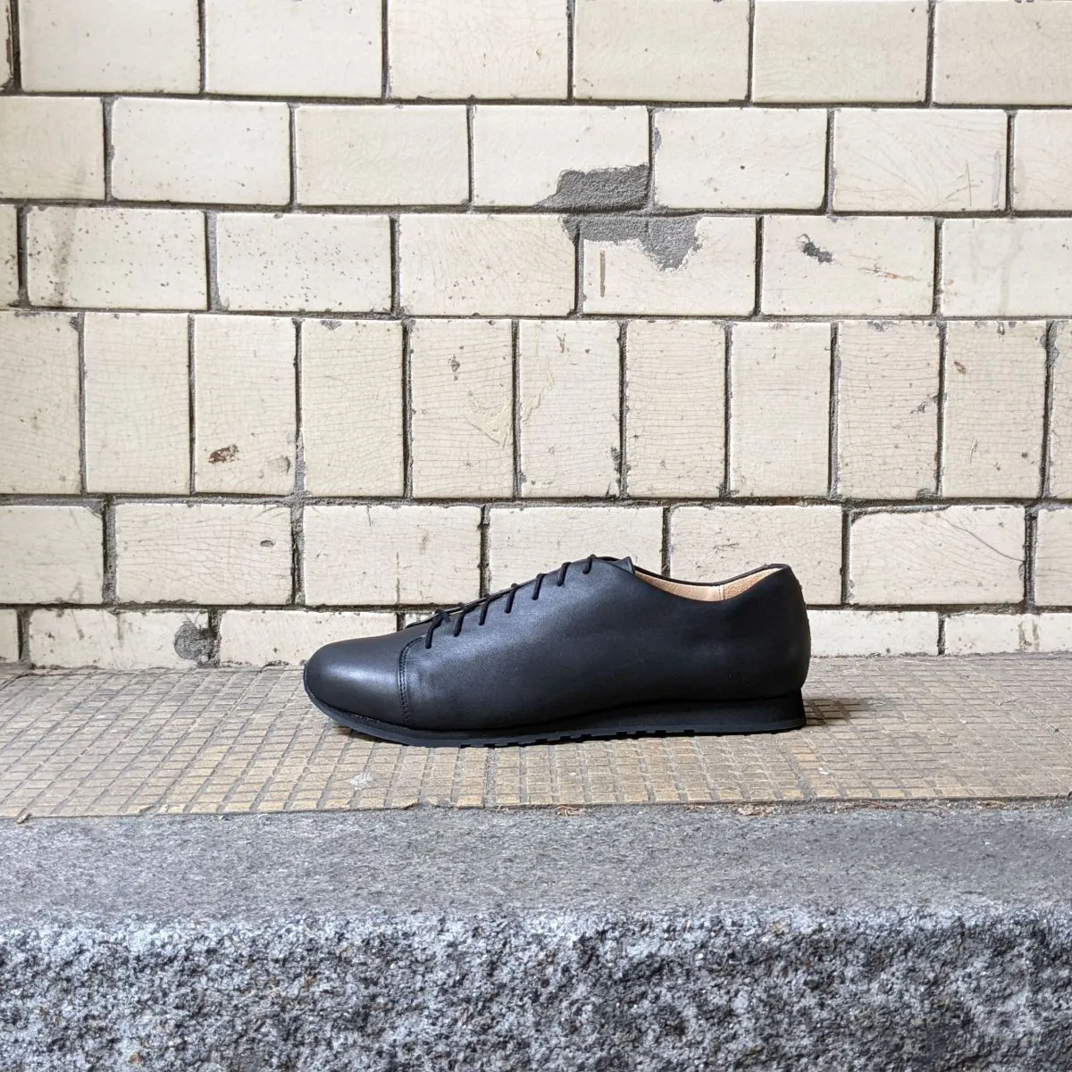 DAS BLACKEST SNEAKER