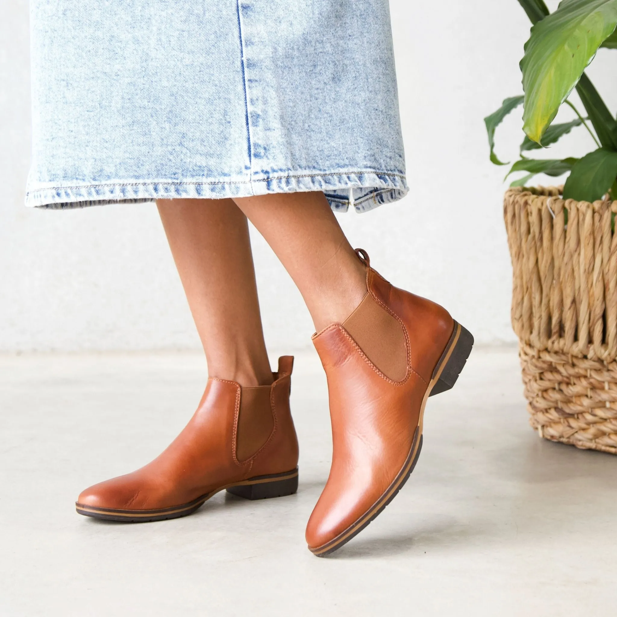 Gala Brandy Leather Ankle Boots