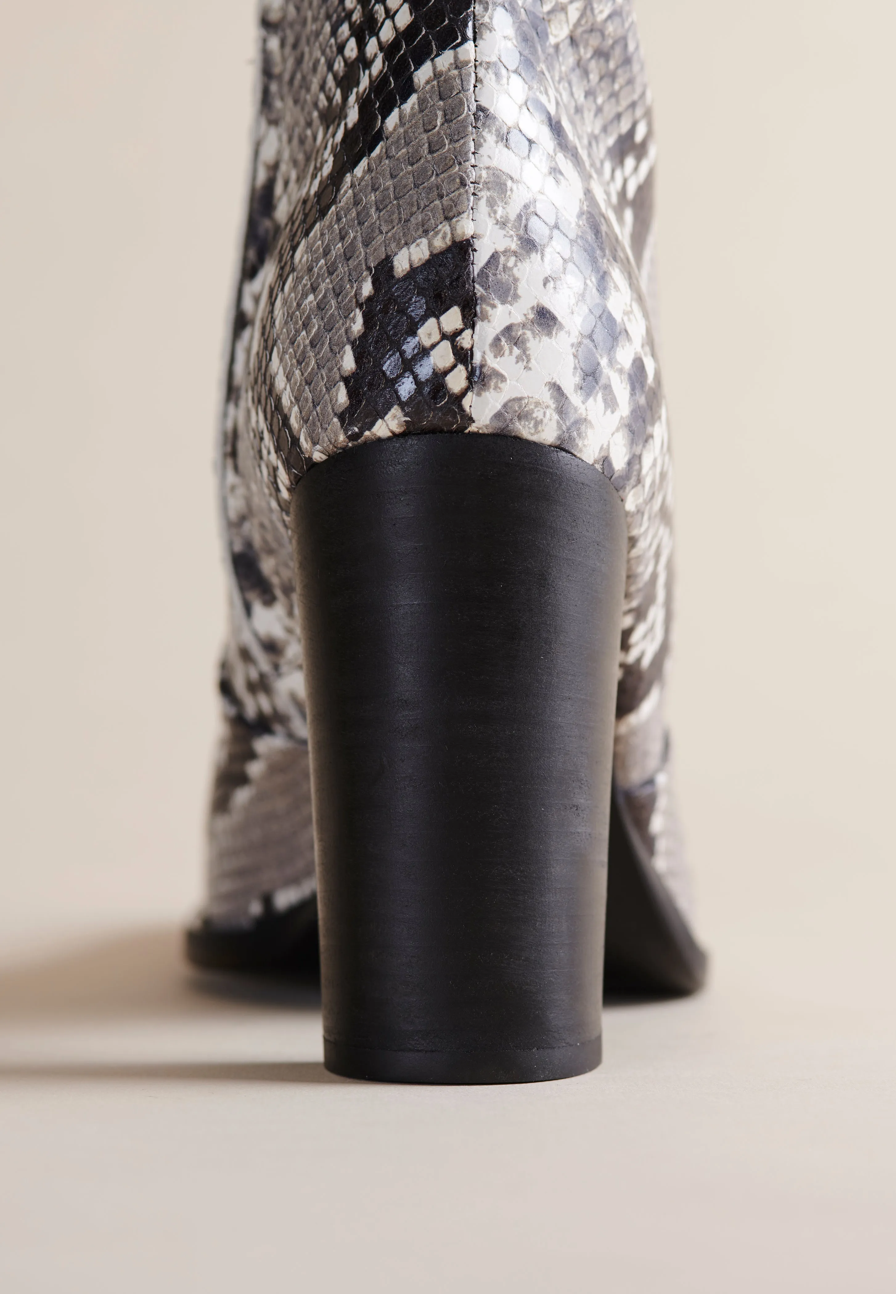 Lauryn Boot in Python