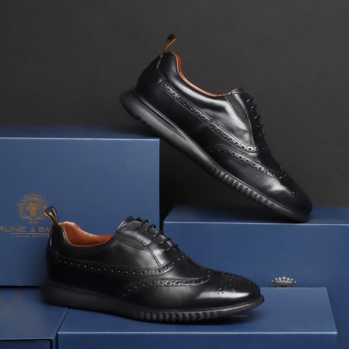 Light Weight Black Sneakers With Punching Brogue Oxford Lace-Up Closure