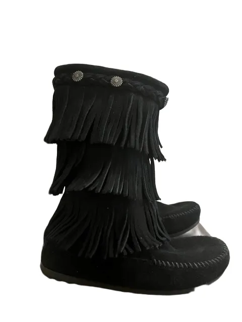 MINNETONKA 3 LAYER FRINGE BLACK BOOT (SZ 2)
