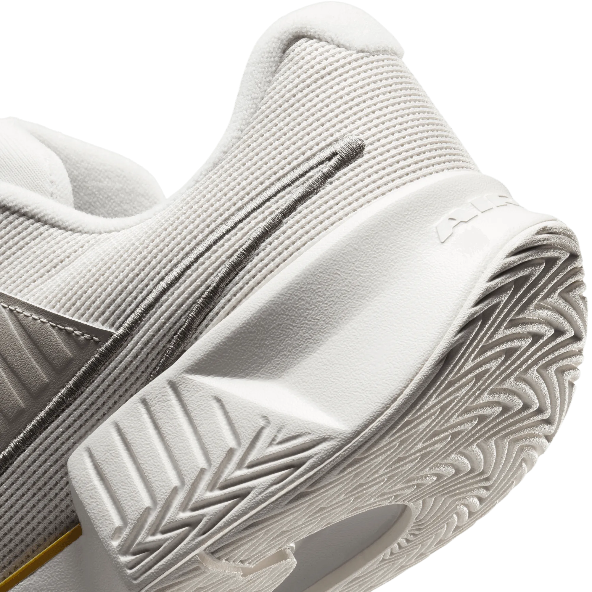 NIKE GP CHALLENGE PRO PREMIUM MEN'S HARD COURT TENNIS SHOES