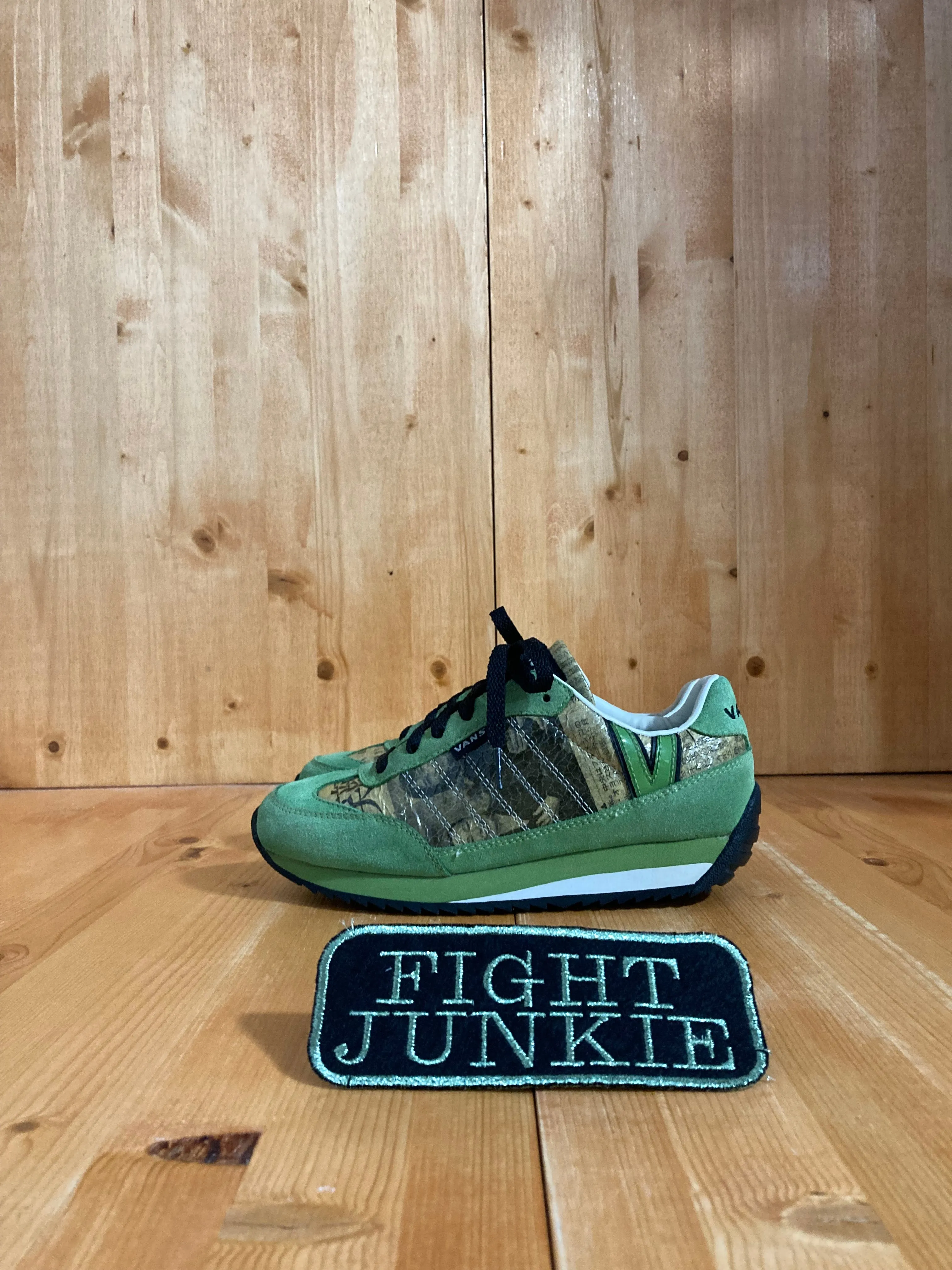 RARE! VANS KAKKI Womens Size 6.5 Suede Shoes Sneakers Green 39462-73