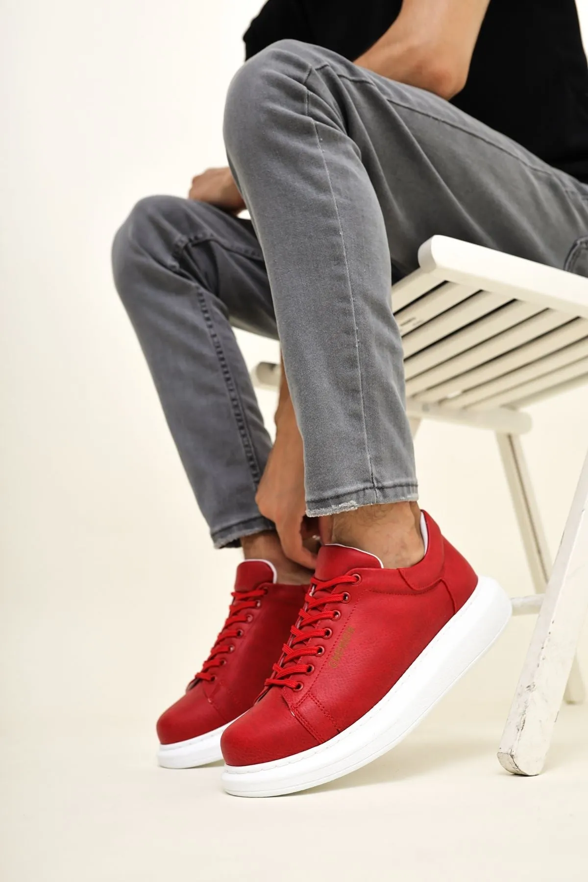 Red Sneaker CH257