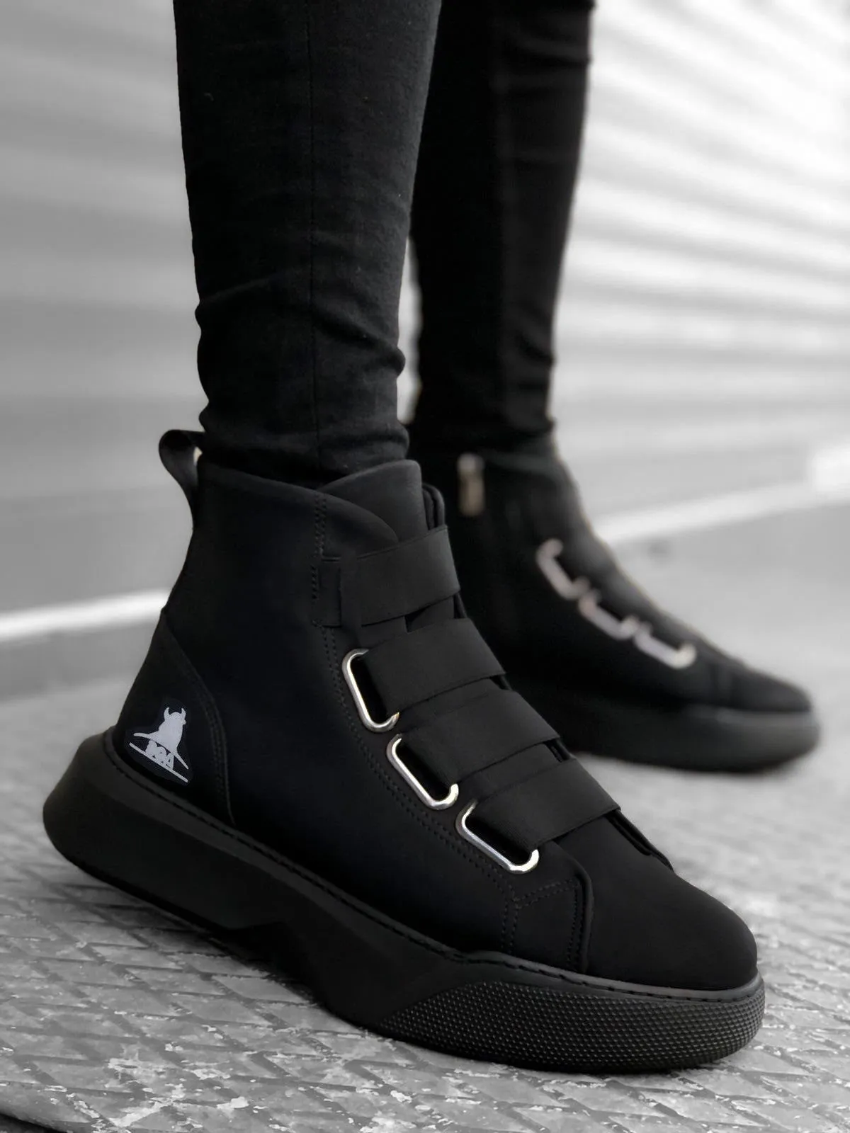 Triple Black Mid Top Sneaker BA0142