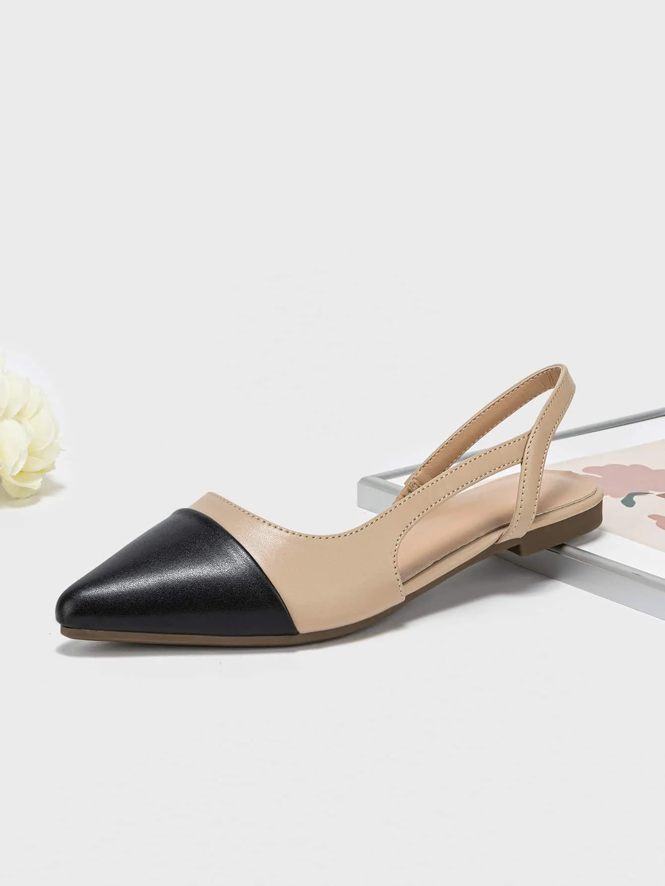 Women Two Tone Flat Shoes