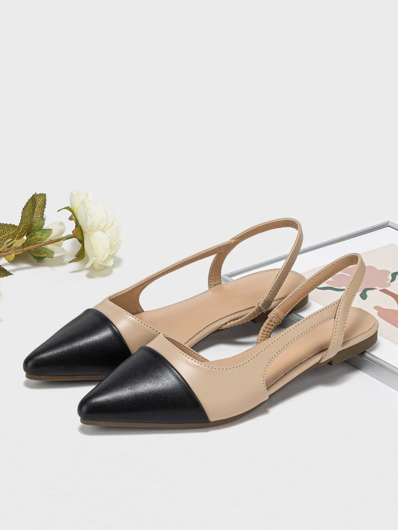 Women Two Tone Flat Shoes