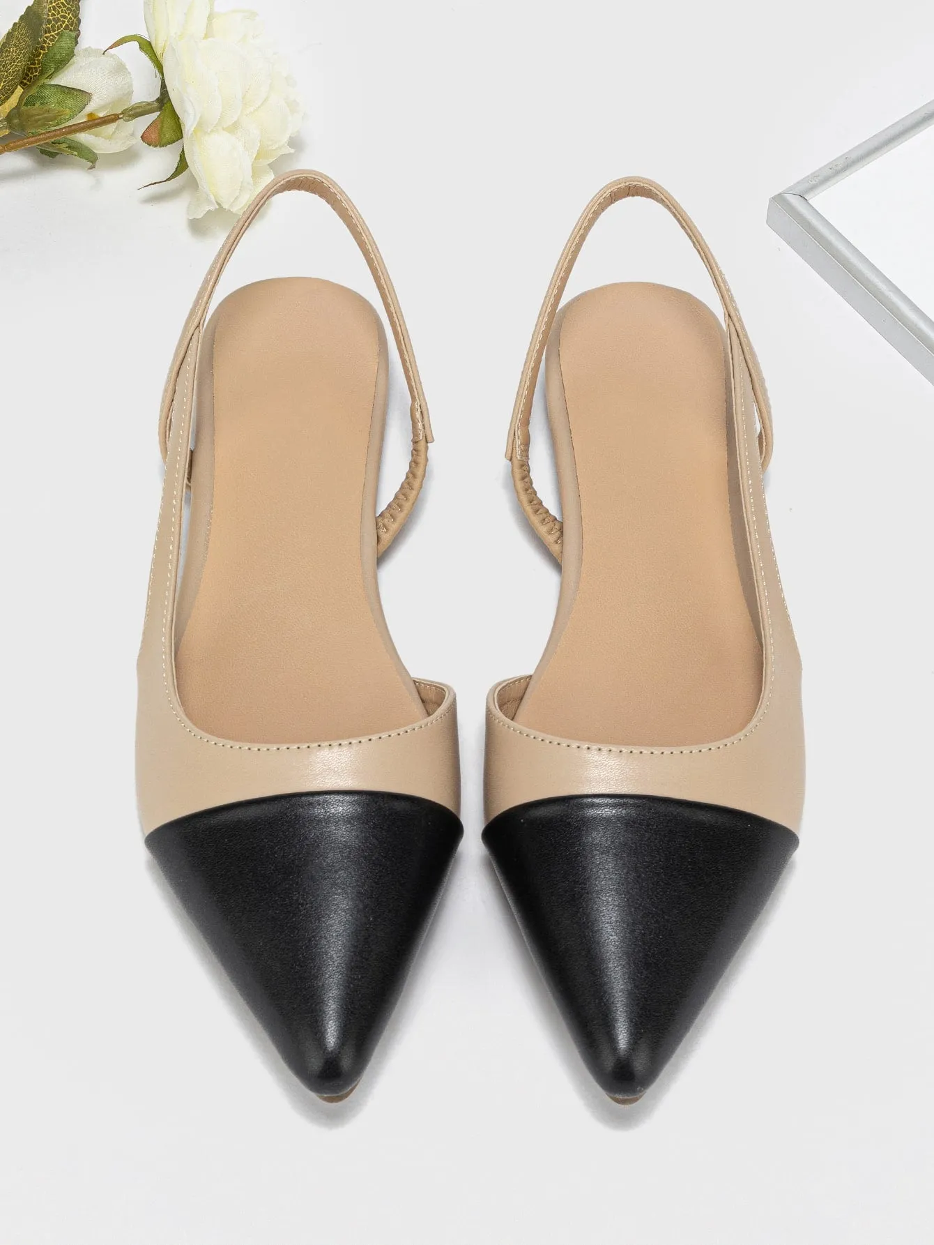 Women Two Tone Flat Shoes